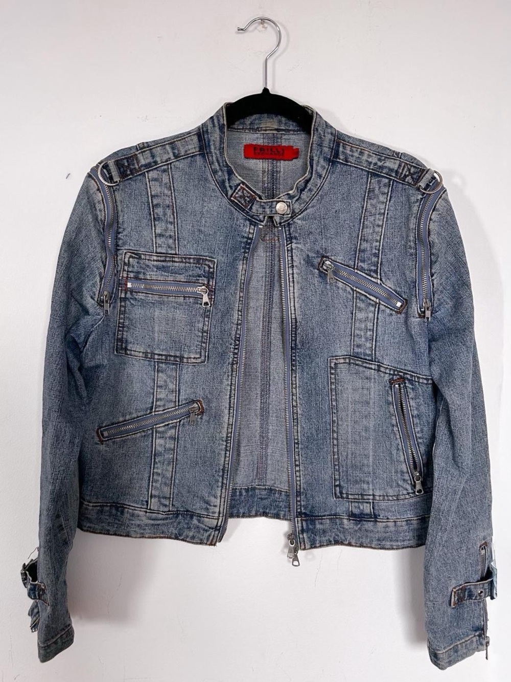 Edgy Women's Denim Jacket with Zip Pockets‎ - Light Blue